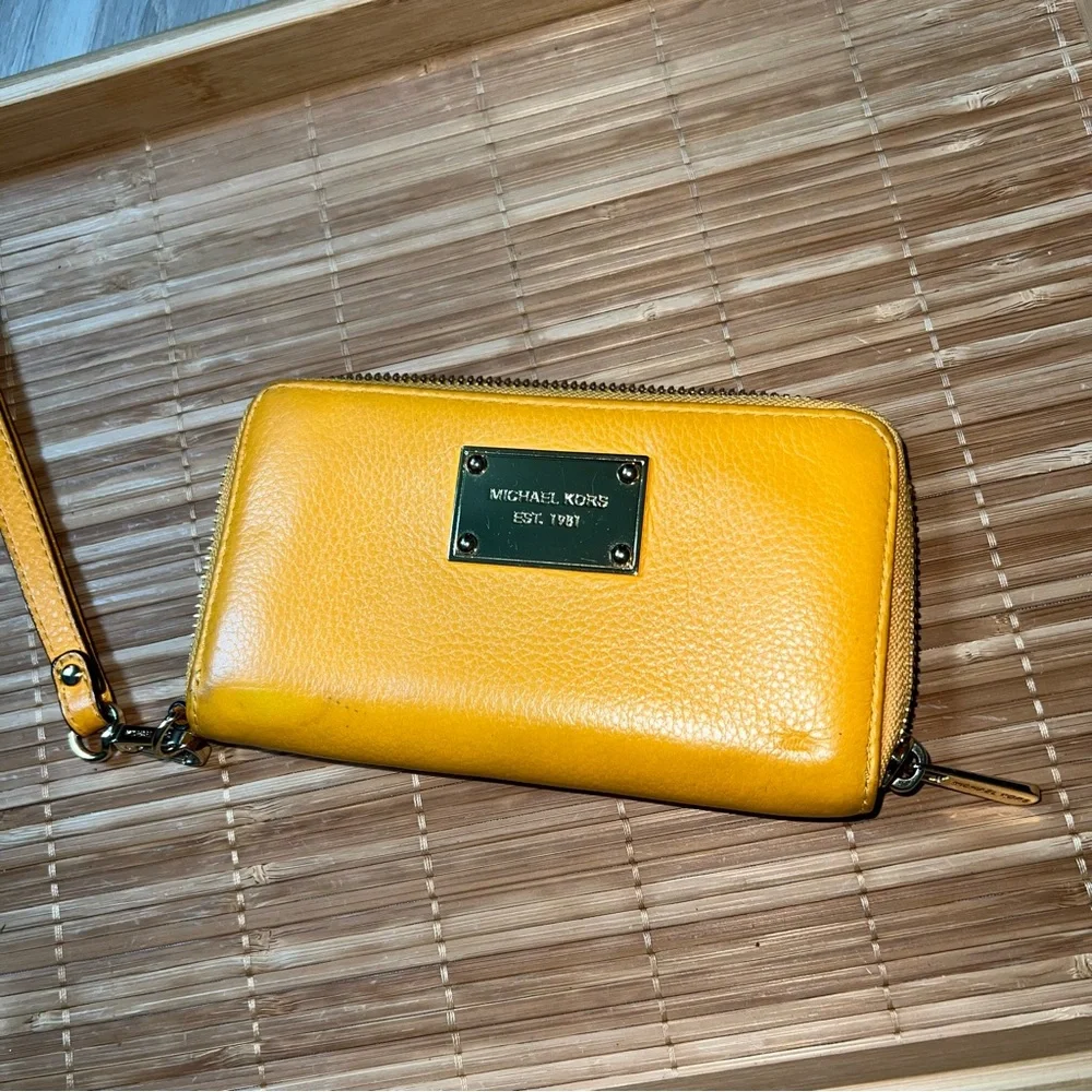MICHAEL KORS Yellow Wristlet Wallet - Picture 2 of 11